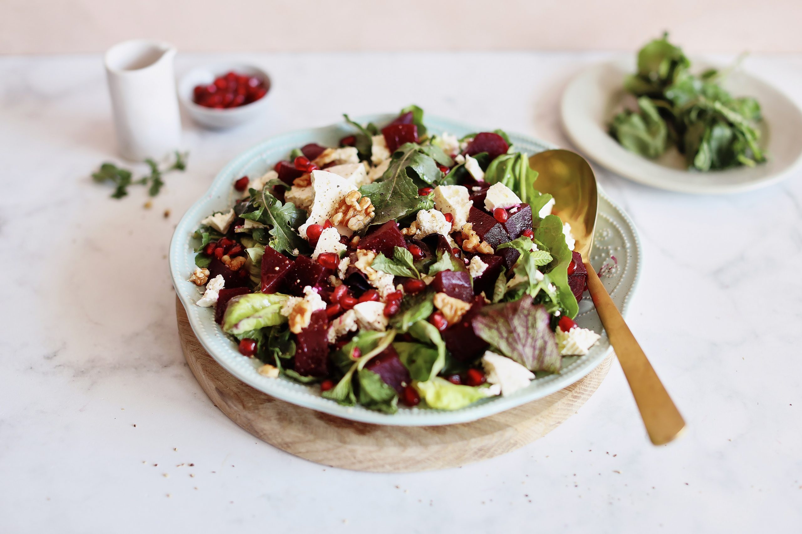 Beet Feta En Okkerneut Slaai Rooi Rose