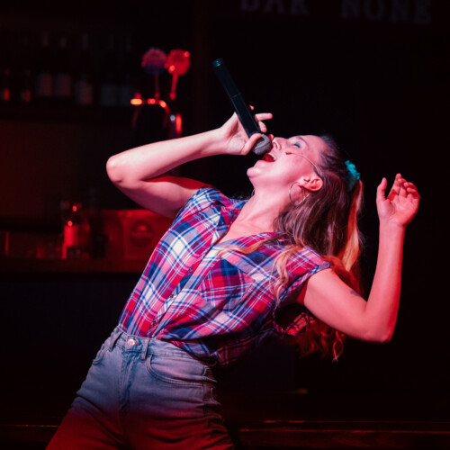 Liné Jordaan in Rocking the Bar (2024) by Theatre on the Bay! in Kampsbaai.