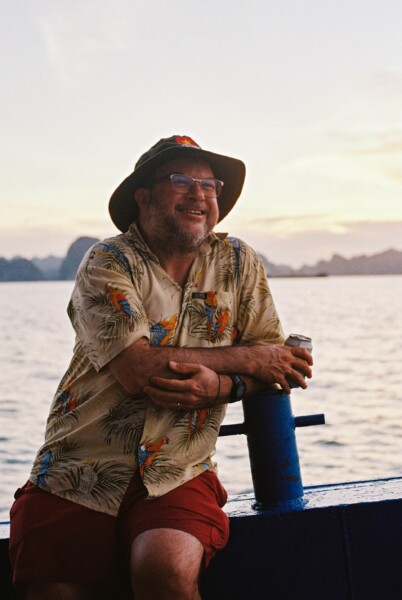 Erns Grundling in Halong Bay. Foto: Willem van den Heever